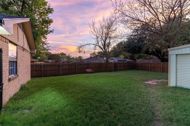 view of yard at dusk