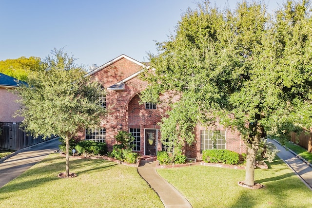 view of front facade with a front yard