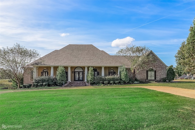 view of front of property with a front lawn