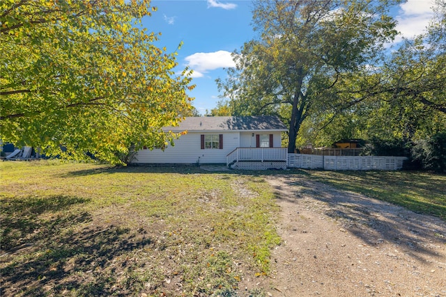 view of front of house featuring a front yard