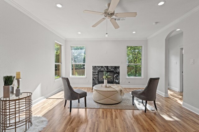 living room featuring baseboards, recessed lighting, arched walkways, and wood finished floors