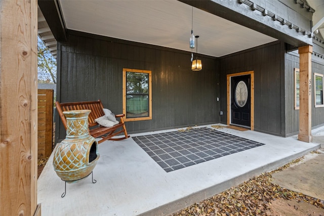 property entrance with covered porch