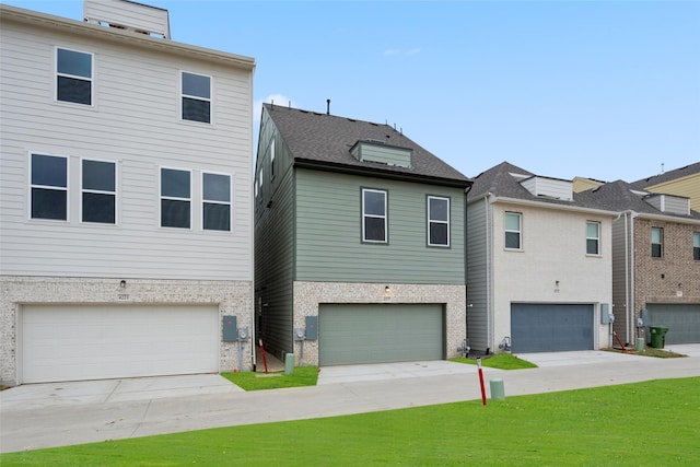 view of front of house with a front lawn and a garage