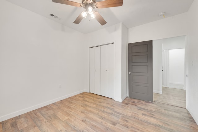 unfurnished bedroom with a closet, light hardwood / wood-style flooring, and ceiling fan