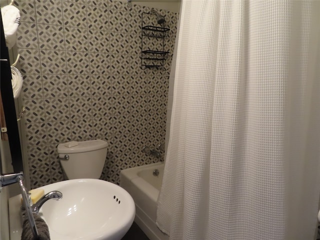 bathroom with shower / tub combo with curtain and sink