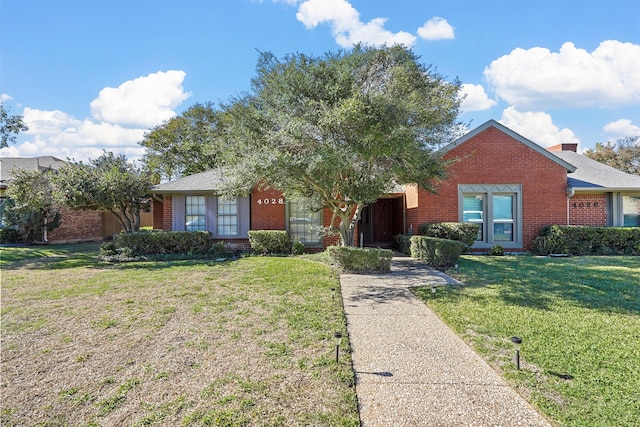 view of front facade featuring a front yard