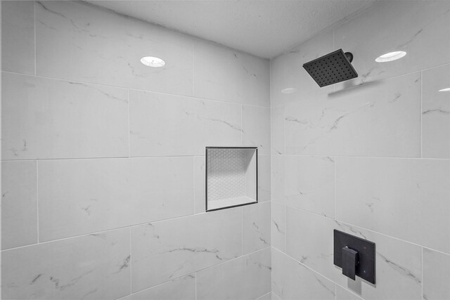 room details featuring a tile shower