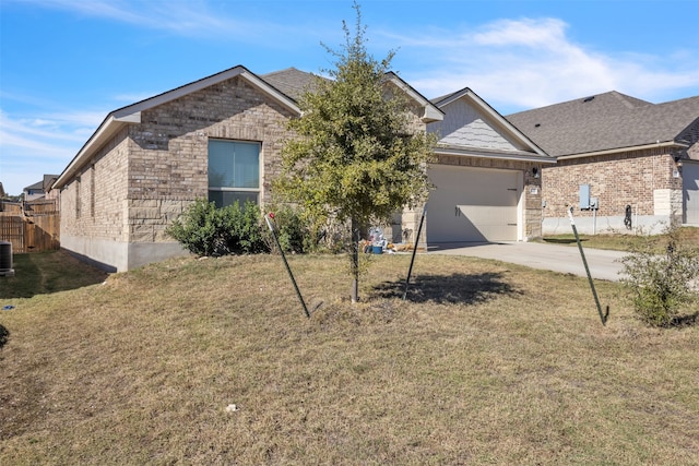 view of front of property featuring central AC unit, a garage, and a front lawn