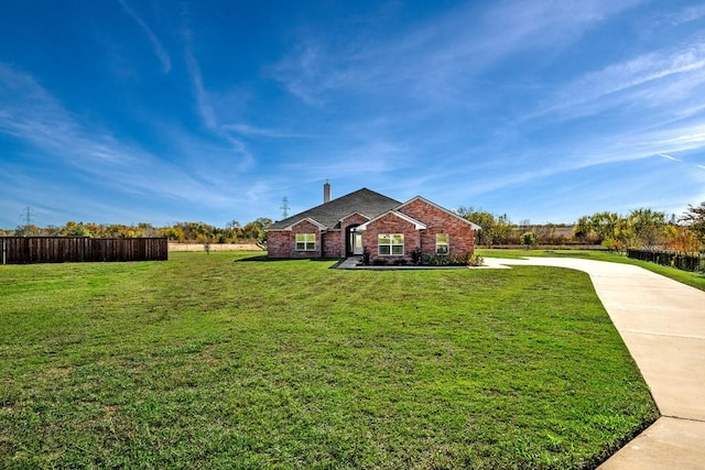 view of front of home featuring a front yard