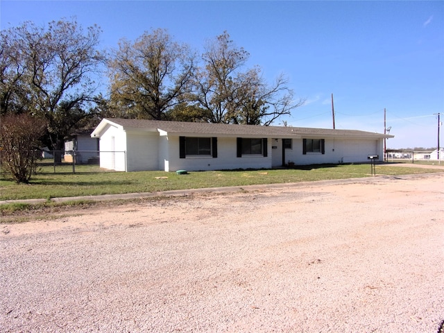 single story home featuring a front yard