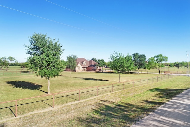 view of yard featuring a rural view