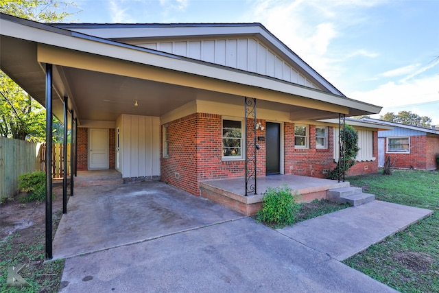 view of front of house with covered porch