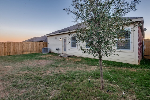 7609 Duck Bay Rd, Fort Worth, TX 76120 - back of house featuring cooling unit