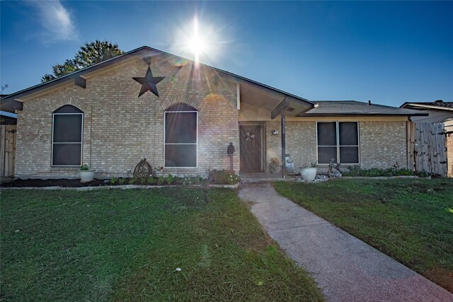 view of front of house with a front lawn