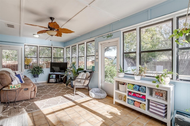 sunroom with ceiling fan