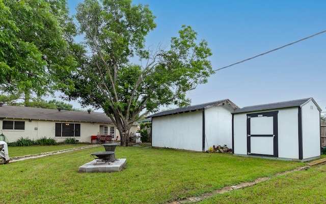 view of yard with a storage shed