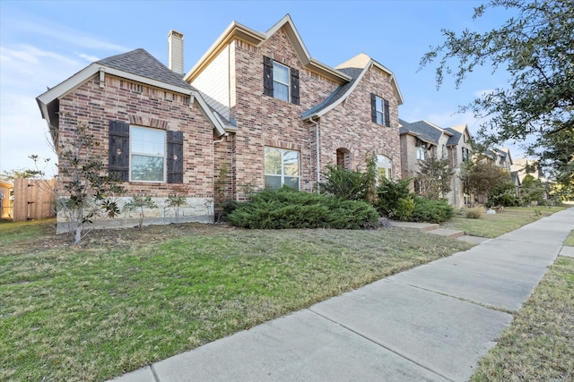 view of front facade featuring a front lawn