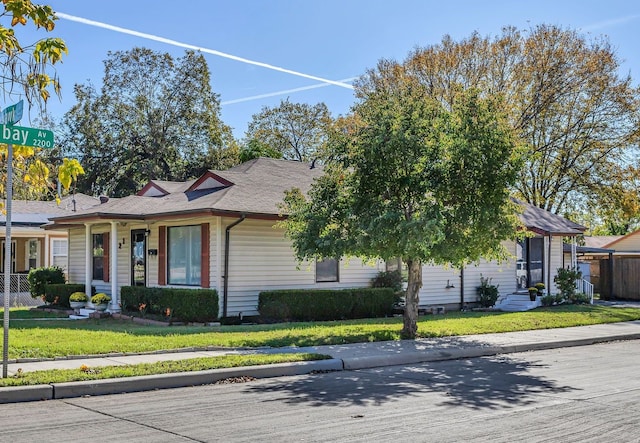 7721 Mohawk Dr, Dallas, TX 75235 - view of front of property featuring a shingled roof