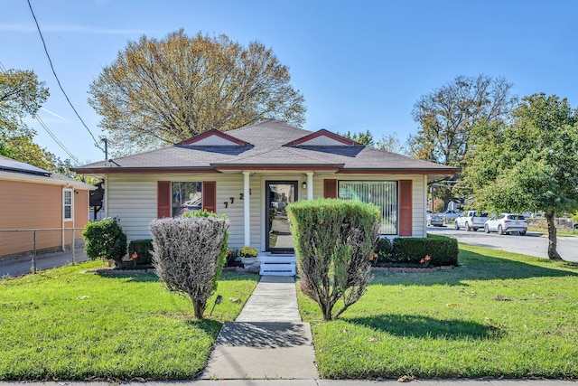 bungalow featuring a front yard