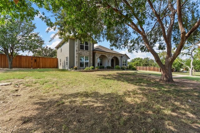 view of front of home featuring a front lawn