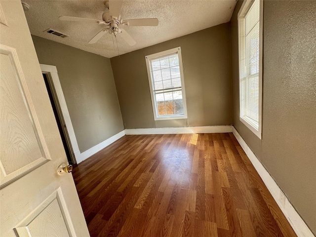 bedroom featuring a textured ceiling, hardwood / wood-style flooring, and ceiling fan