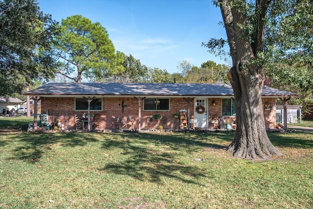 ranch-style home with a front lawn