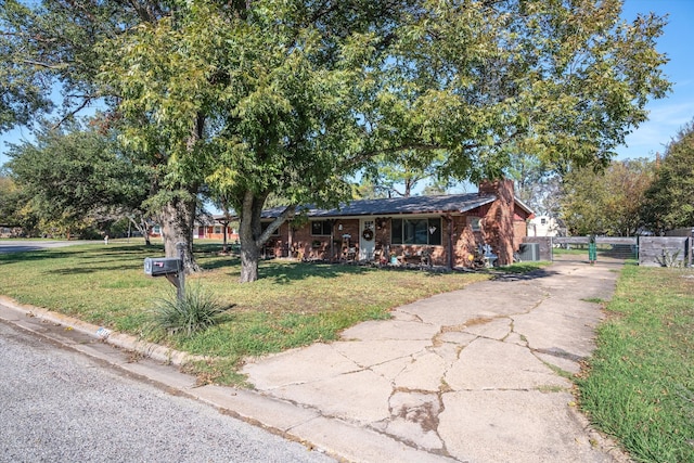 single story home featuring a front lawn and covered porch