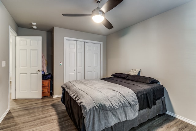 bedroom featuring hardwood / wood-style floors, ceiling fan, and a closet