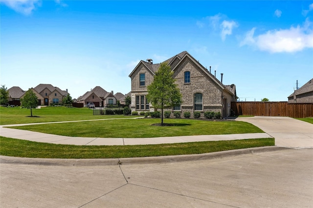 view of front of home featuring a front yard