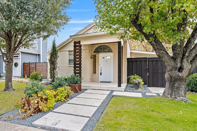 view of front facade with a front yard