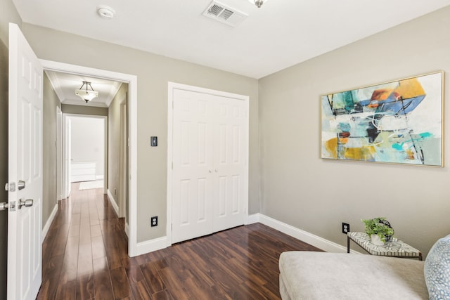 living area with dark wood-type flooring and crown molding