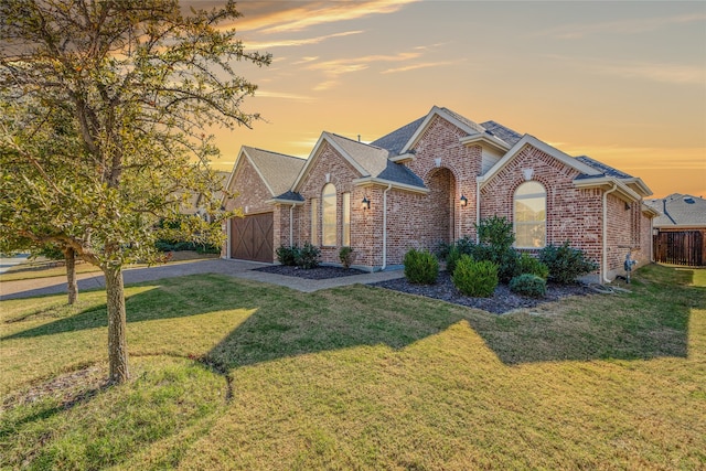 view of front of house featuring a lawn and a garage