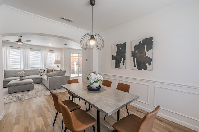 dining space featuring crown molding, ceiling fan, and light hardwood / wood-style floors