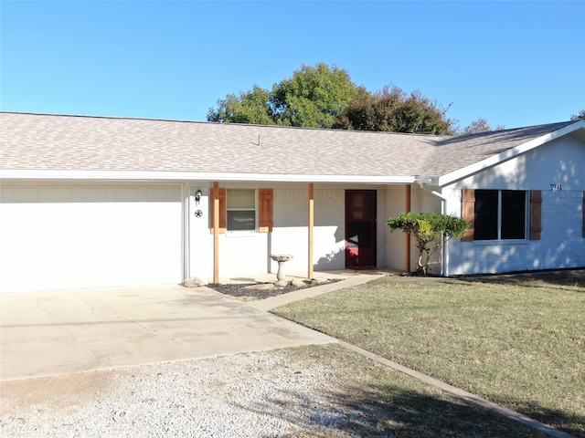 view of front of home featuring a front yard and a garage