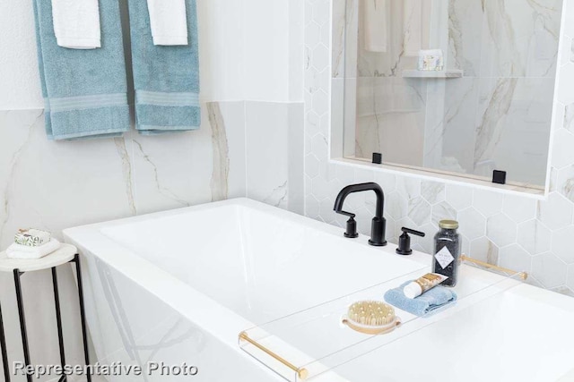 bathroom featuring tile walls