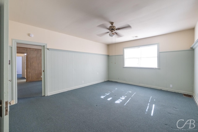 carpeted spare room featuring ceiling fan