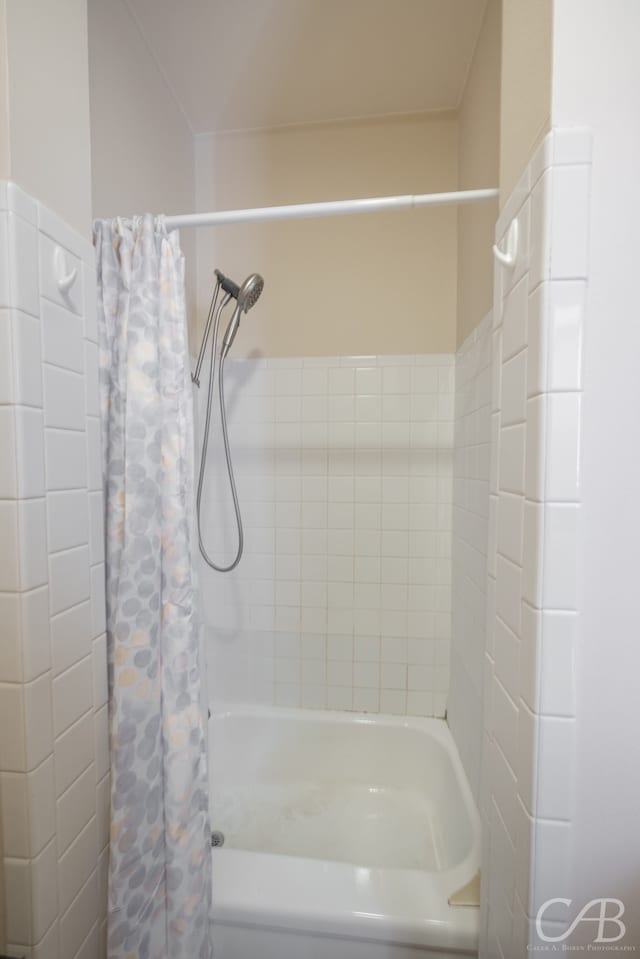 bathroom with shower / bath combo with shower curtain