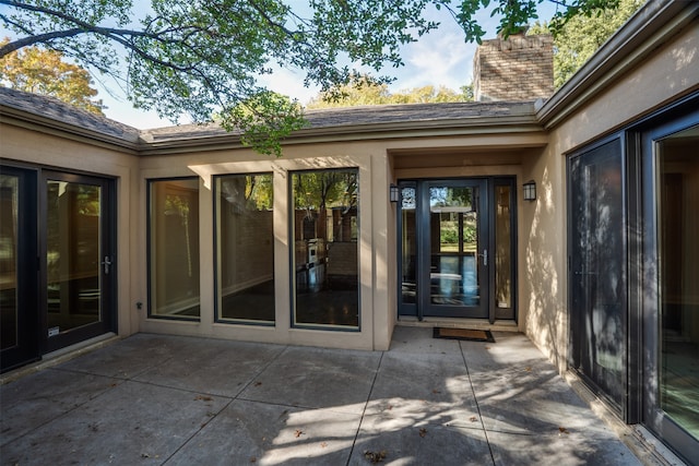 entrance to property with a patio