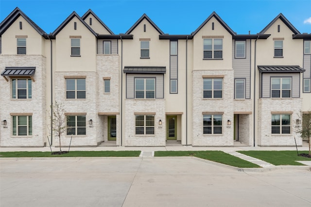 view of townhome / multi-family property