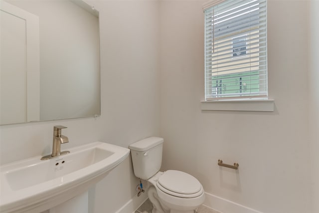 bathroom featuring toilet and sink