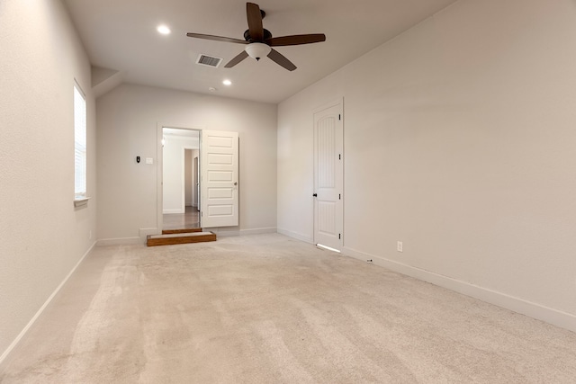 unfurnished room with light carpet and ceiling fan