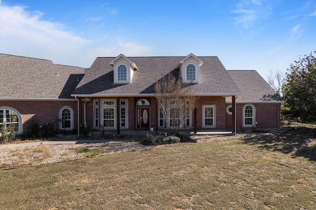 view of front of home featuring a front yard