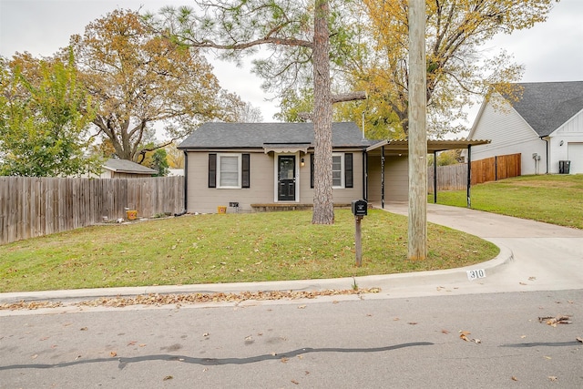 view of front of home featuring a front yard and a carport