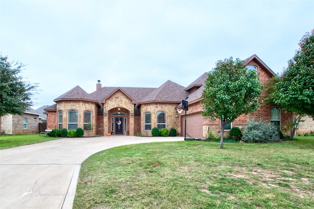 view of front facade with a front yard