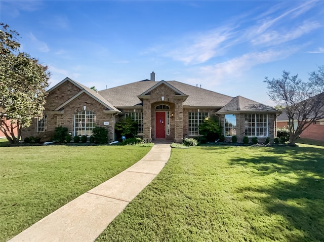 ranch-style house featuring a front lawn