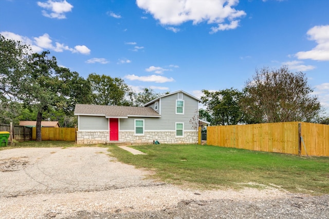 tri-level home featuring a front yard