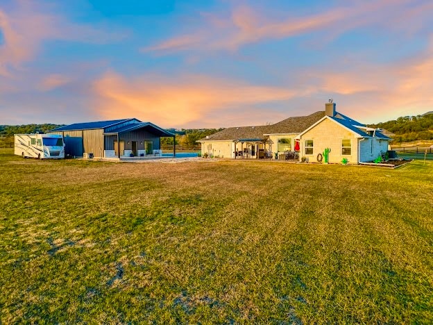 view of yard at dusk