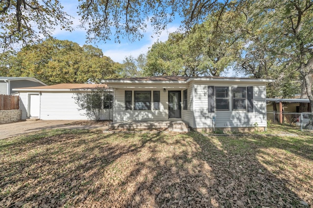 ranch-style home with a front lawn and covered porch