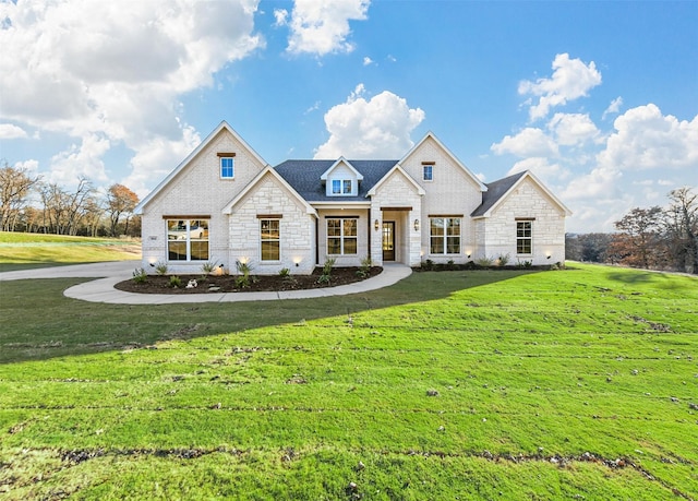 view of front of property with a front yard