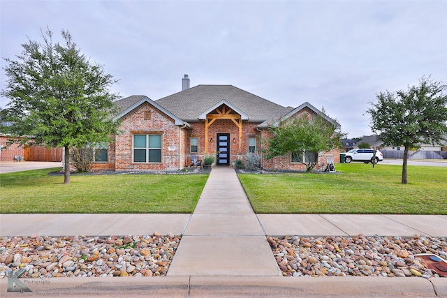 view of front of home featuring a front lawn